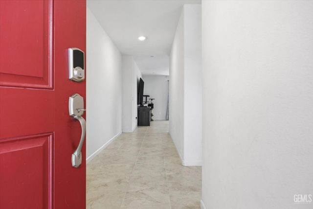 6112 Commonwealth Avenue, Bakersfield, CA 93313