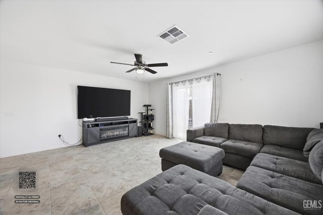 6112 Commonwealth Avenue, Bakersfield, CA 93313