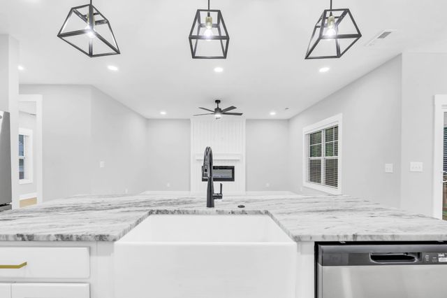 130 Monaghan Dr, Clarksville, TN 37042