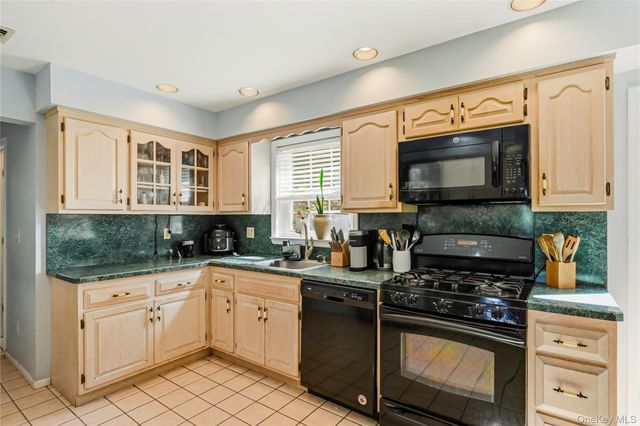 2 Sloane Court, Stony Point, NY 10980