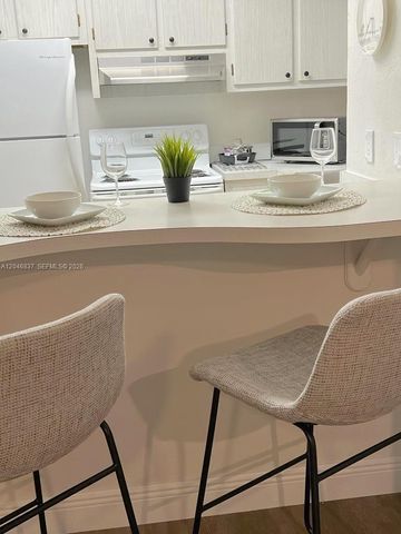815 Middle River Drive 204, Fort Lauderdale, FL 33304