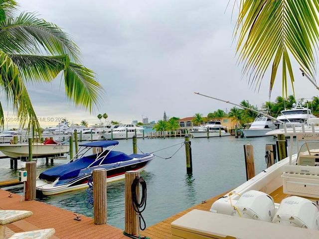 815 Middle River Drive 204, Fort Lauderdale, FL 33304