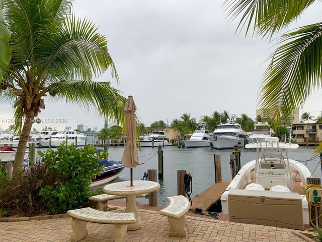 815 Middle River Drive 204, Fort Lauderdale, FL 33304