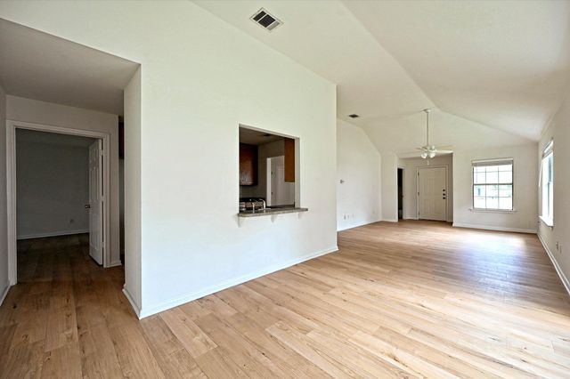 108 N Mockingbird CIR, Cedar Creek, TX 78612