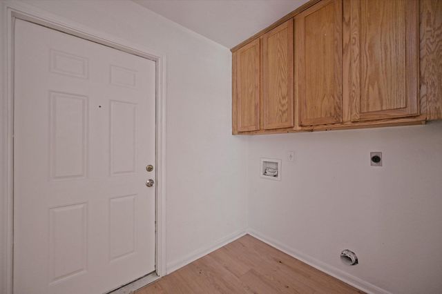108 N Mockingbird CIR, Cedar Creek, TX 78612