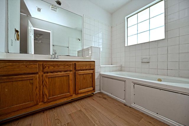 108 N Mockingbird CIR, Cedar Creek, TX 78612