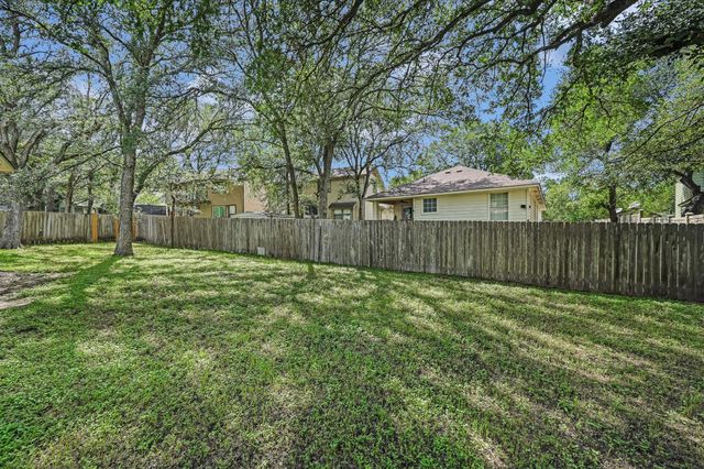 108 N Mockingbird CIR, Cedar Creek, TX 78612
