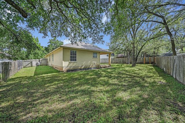 108 N Mockingbird CIR, Cedar Creek, TX 78612