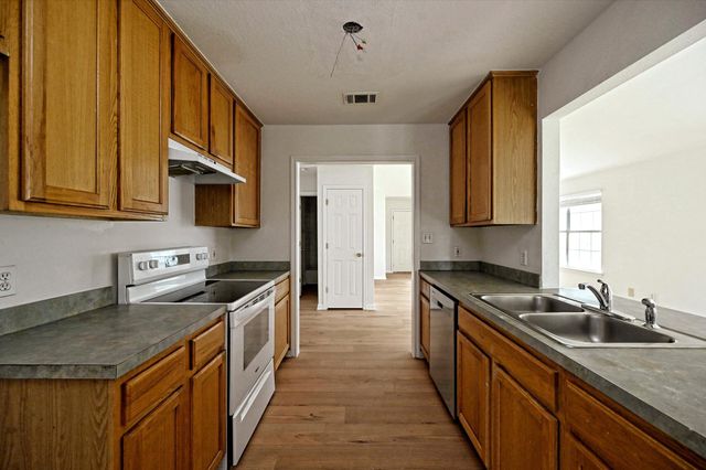 108 N Mockingbird CIR, Cedar Creek, TX 78612