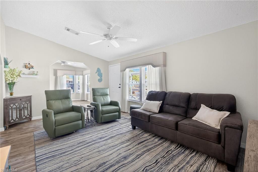 10390 Wales LOOP, BONITA SPRINGS, FL 34135 — photo 3