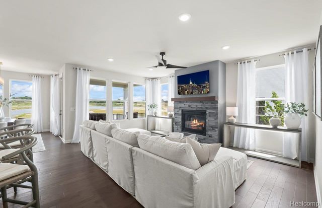 4177 Bay Terrace Drive, Milford Charter Township, MI 48381