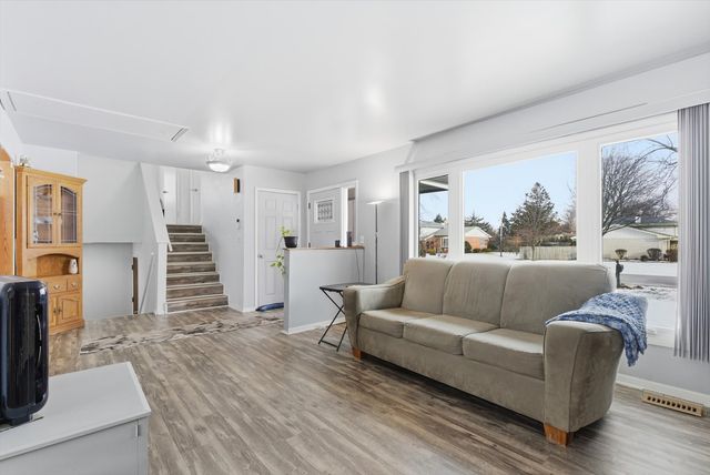 4N212 8th Avenue, Addison, IL 60101