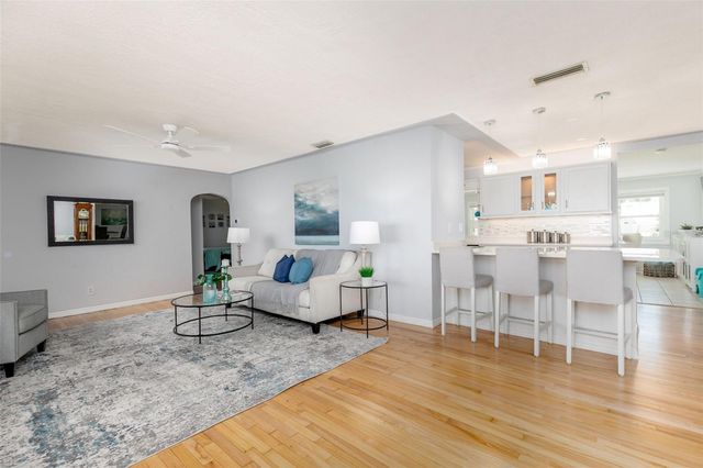 110 SUNSET DRIVE S, St Petersburg, FL 33707