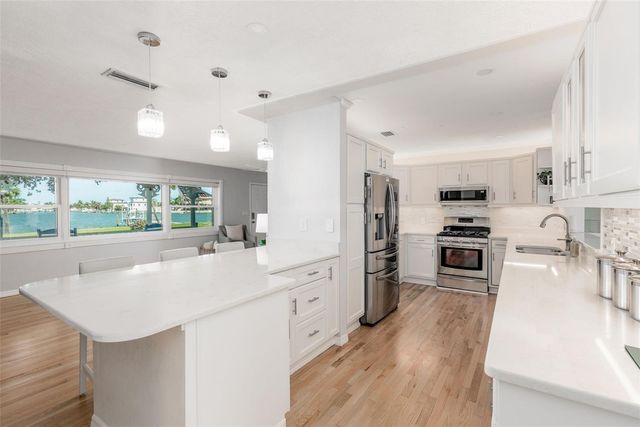 110 SUNSET DRIVE S, St Petersburg, FL 33707