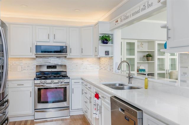 110 SUNSET DRIVE S, St Petersburg, FL 33707