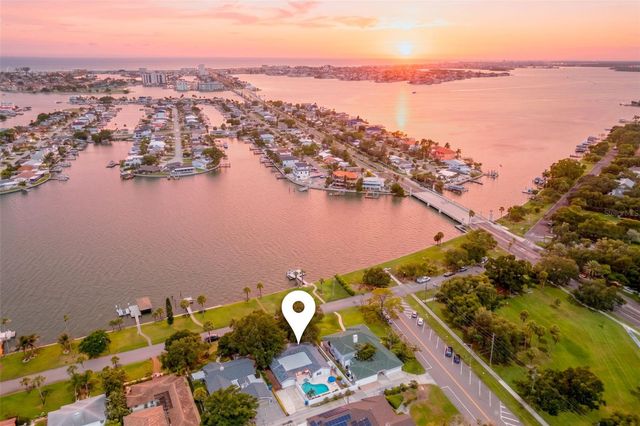 110 SUNSET DRIVE S, St Petersburg, FL 33707