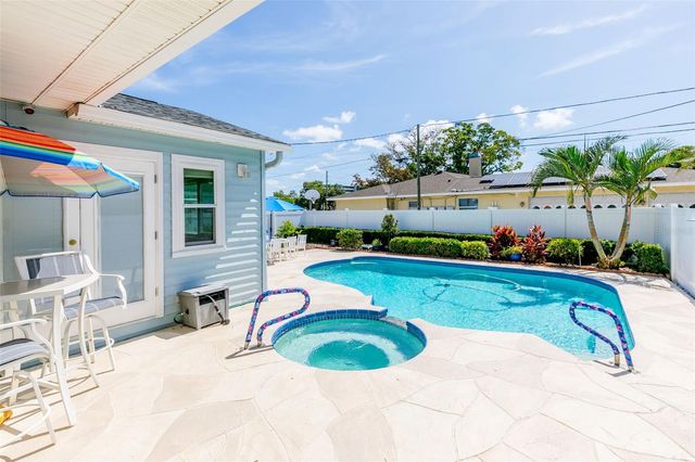 110 SUNSET DRIVE S, St Petersburg, FL 33707
