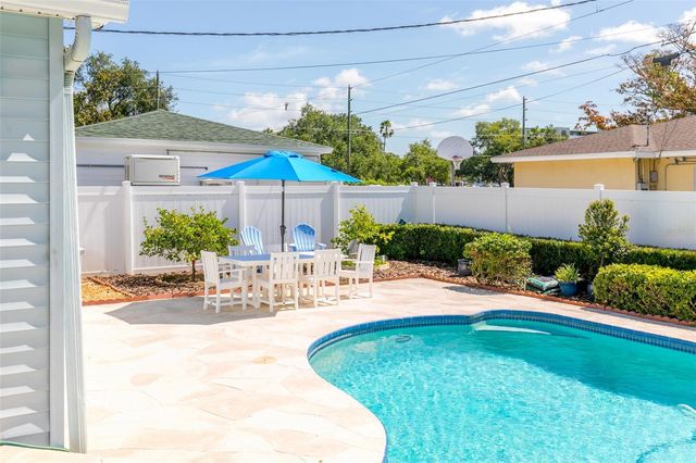 110 SUNSET DRIVE S, St Petersburg, FL 33707