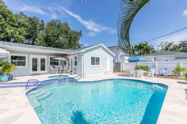 110 SUNSET DRIVE S, St Petersburg, FL 33707