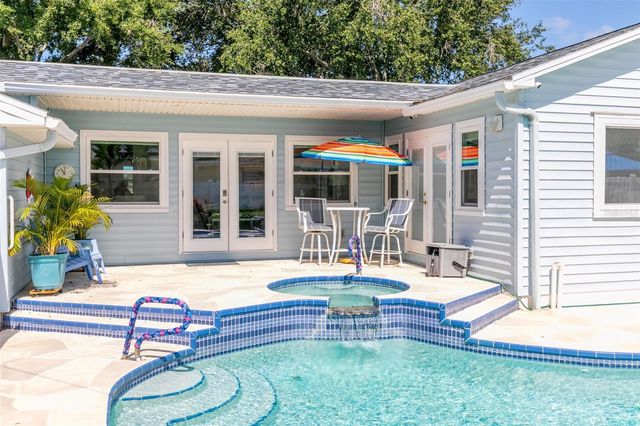 110 SUNSET DRIVE S, St Petersburg, FL 33707