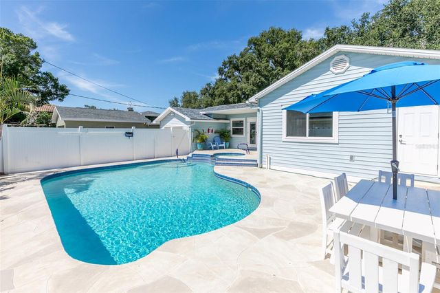 110 SUNSET DRIVE S, St Petersburg, FL 33707