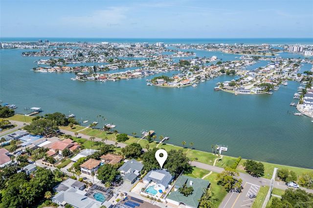 110 SUNSET DRIVE S, St Petersburg, FL 33707