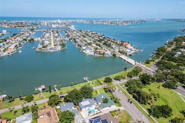 110 SUNSET DRIVE S, St Petersburg, FL 33707