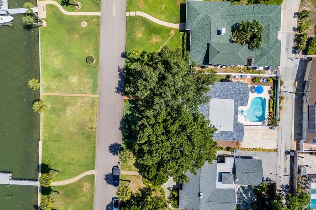 110 SUNSET DRIVE S, St Petersburg, FL 33707