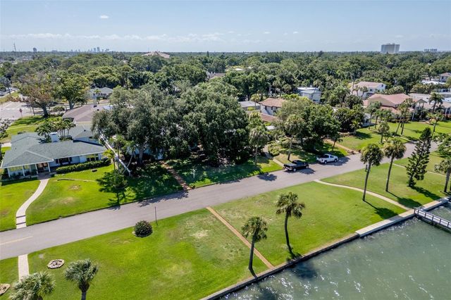 110 SUNSET DRIVE S, St Petersburg, FL 33707