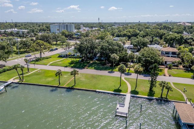 110 SUNSET DRIVE S, St Petersburg, FL 33707