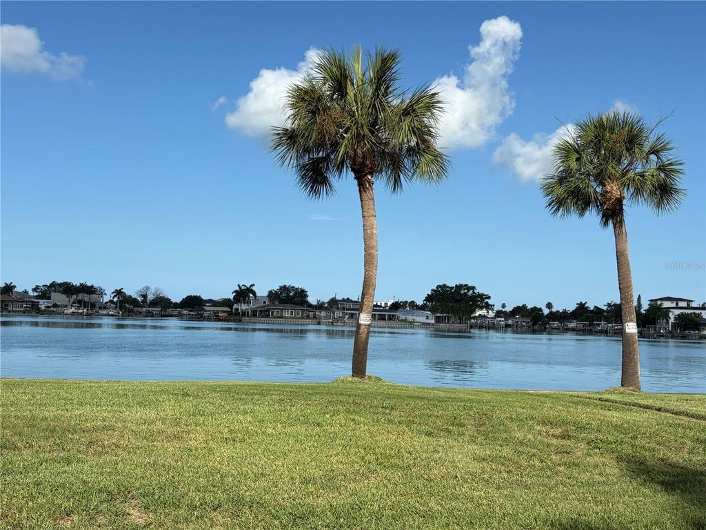 110 SUNSET DRIVE S, St Petersburg, FL 33707