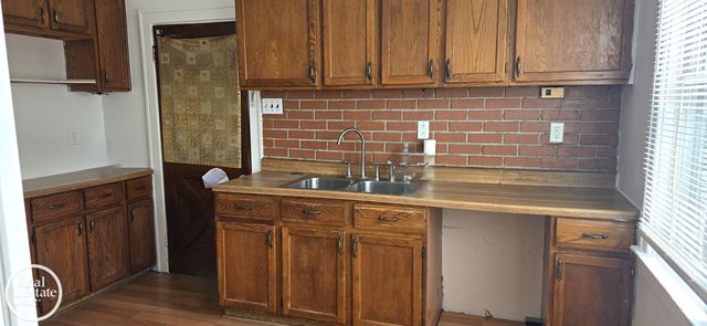 12080 St Aubin Street, Hamtramck, MI 48212