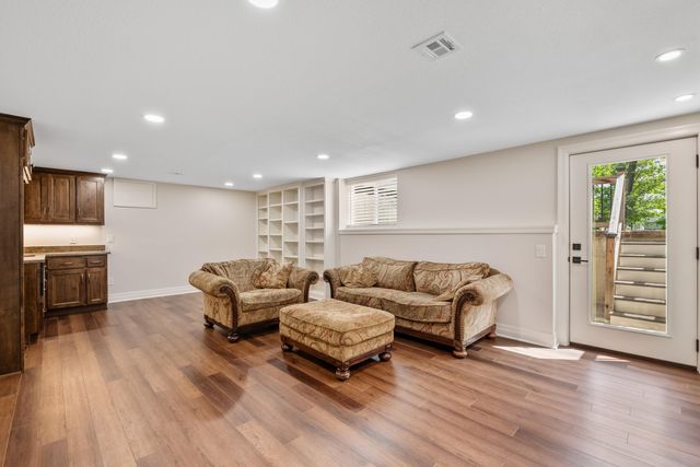 1721 E Beaumont St, Park City, KS 67219