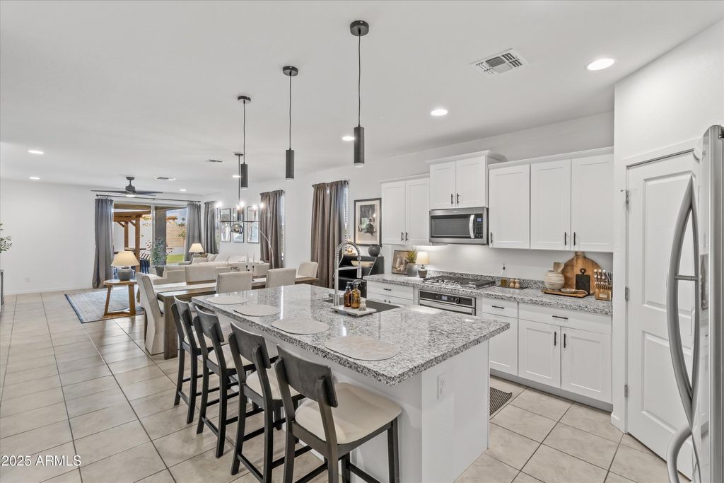 Image 10 of property listing at 17970 W Pierson Street, Goodyear, AZ 85395