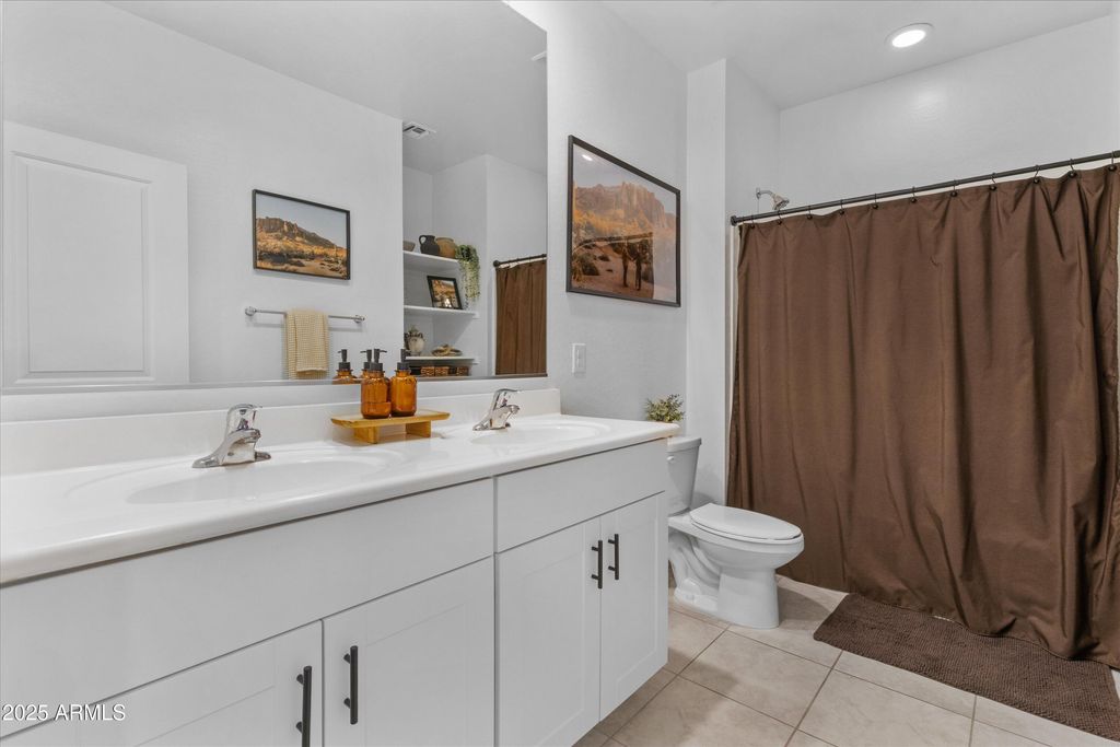 Image 21 of property listing at 17970 W Pierson Street, Goodyear, AZ 85395