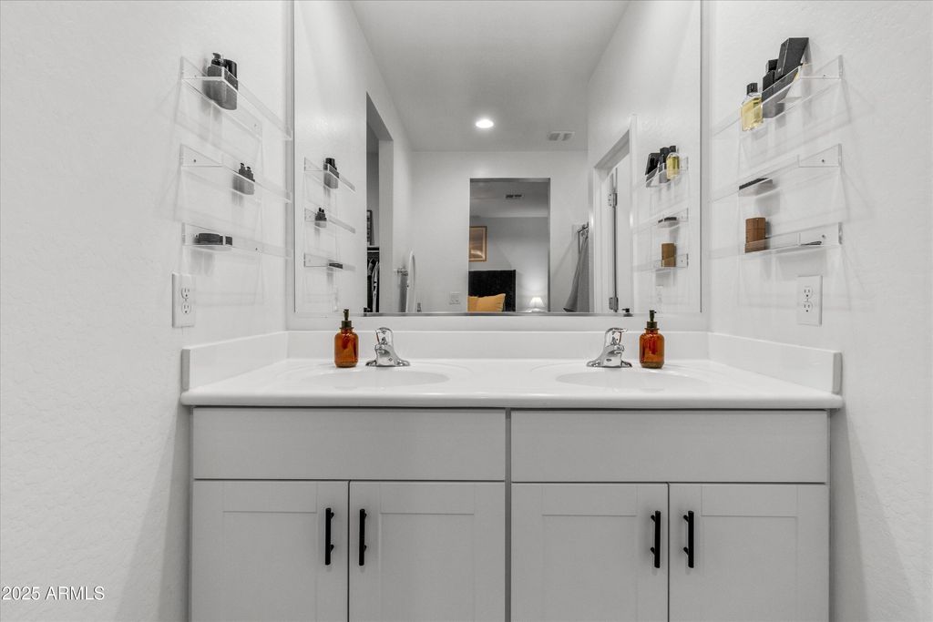 Image 33 of property listing at 17970 W Pierson Street, Goodyear, AZ 85395