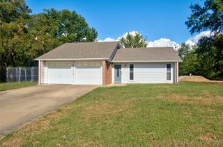 4702 Coyote Pass Court, Muskogee, OK 74403