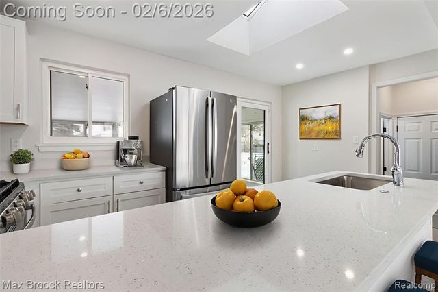 31358 Iroquois Drive, Warren, MI 48088