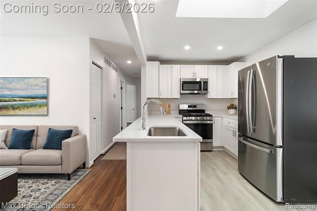 31358 Iroquois Drive, Warren, MI 48088