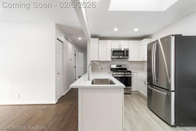 31358 Iroquois Drive, Warren, MI 48088