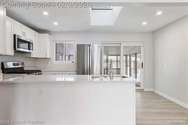 31358 Iroquois Drive, Warren, MI 48088