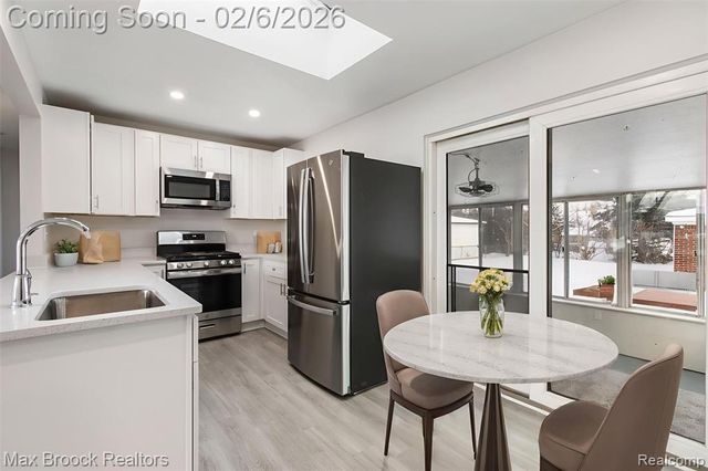 31358 Iroquois Drive, Warren, MI 48088