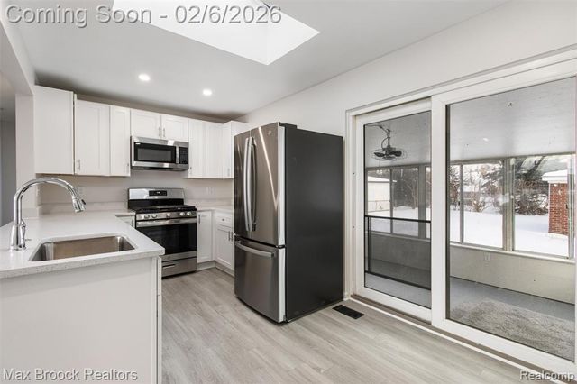 31358 Iroquois Drive, Warren, MI 48088