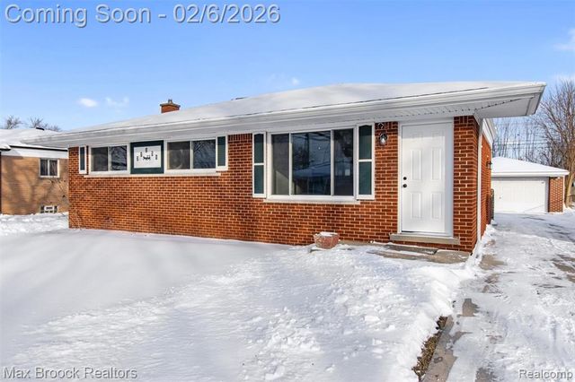 31358 Iroquois Drive, Warren, MI 48088