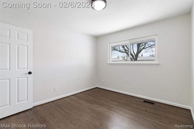 31358 Iroquois Drive, Warren, MI 48088