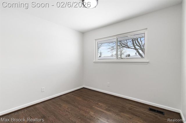 31358 Iroquois Drive, Warren, MI 48088