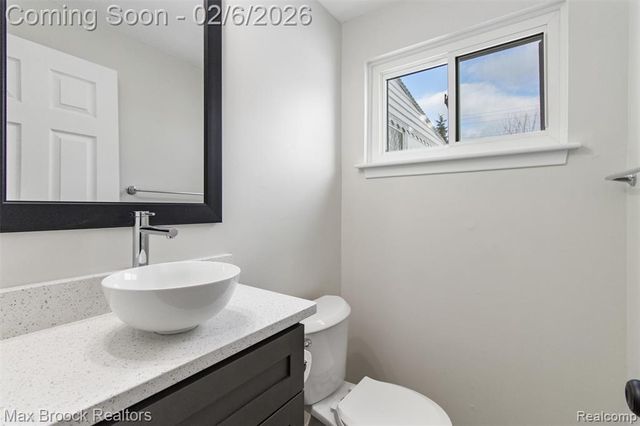 31358 Iroquois Drive, Warren, MI 48088