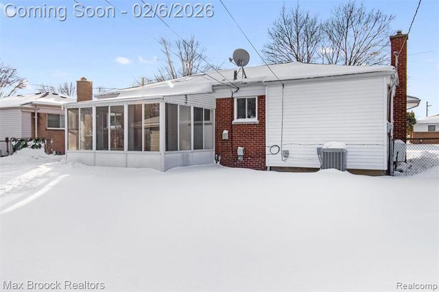 31358 Iroquois Drive, Warren, MI 48088