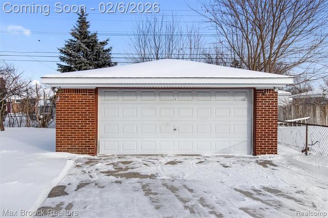 31358 Iroquois Drive, Warren, MI 48088