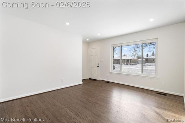 31358 Iroquois Drive, Warren, MI 48088